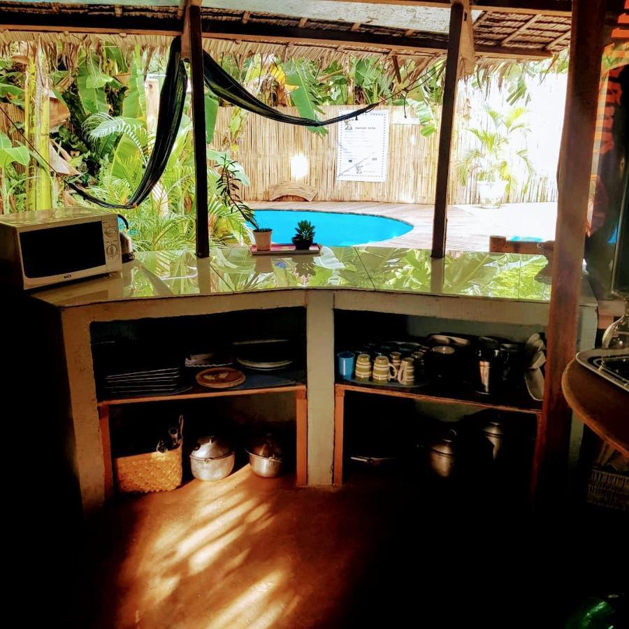 Hotel Two Crazy Monkeys Bakhawan Exterior foto