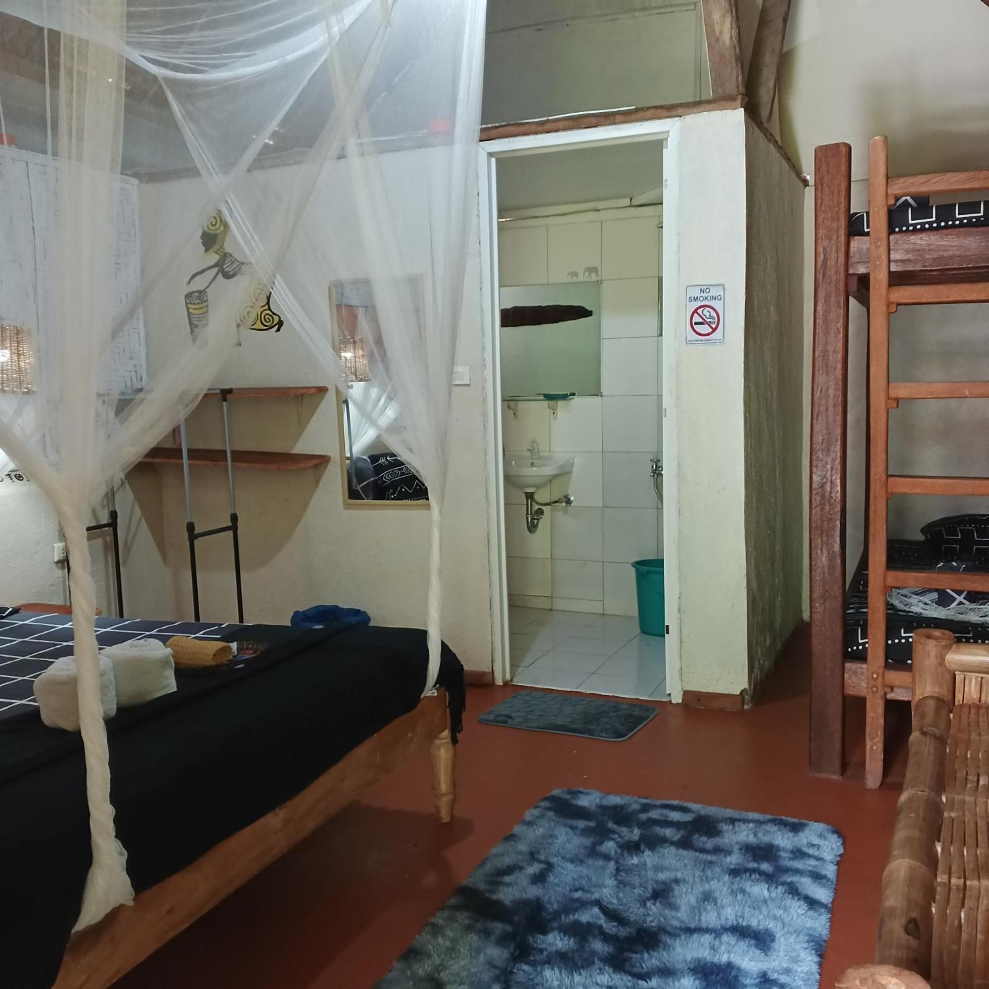 Hotel Two Crazy Monkeys Bakhawan Exterior foto